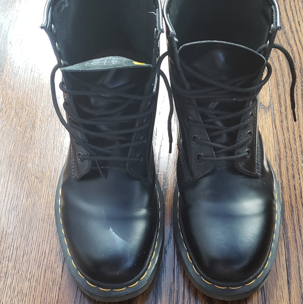 Dr. Martens 1460 Lace Up Boot (UNISEX)